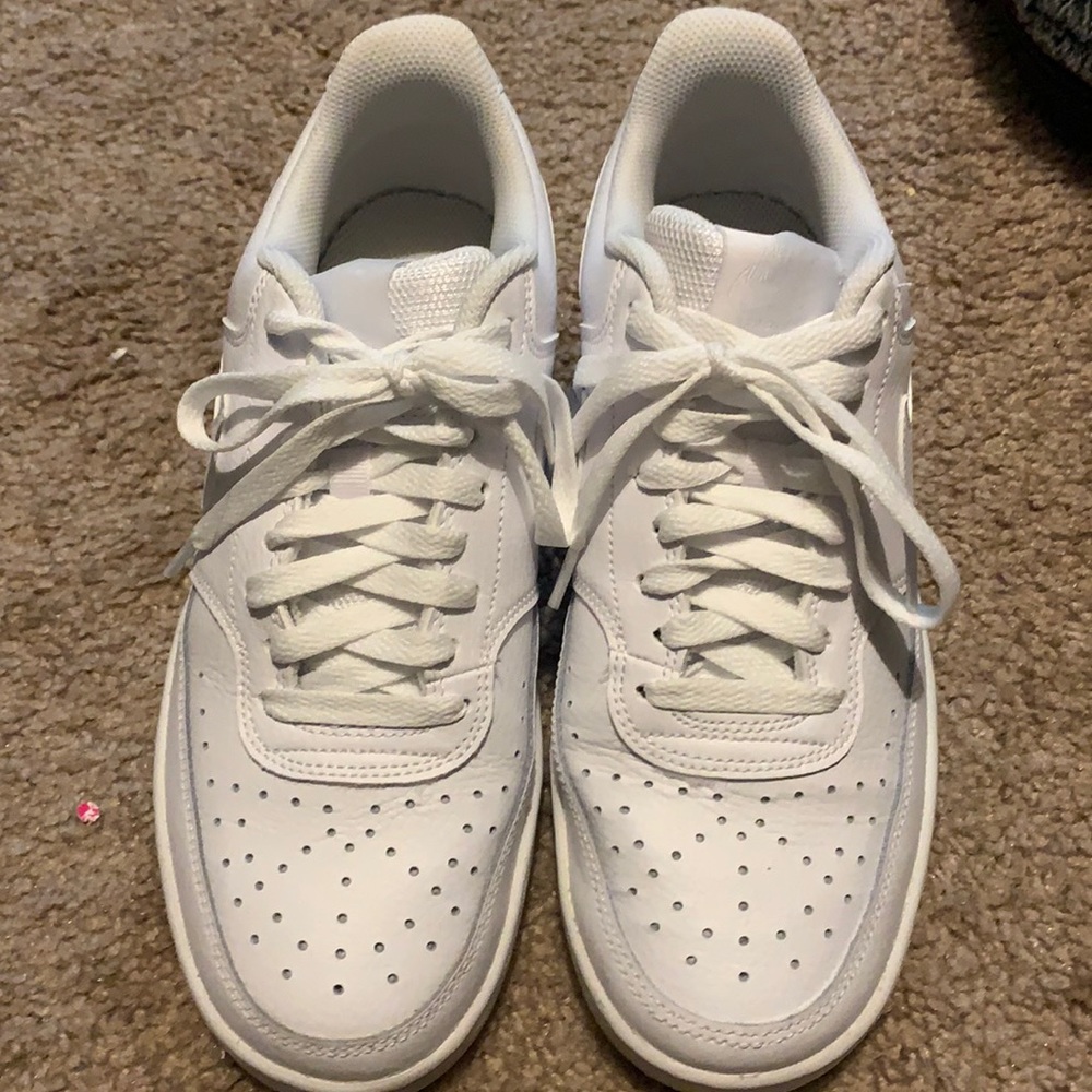 Nike Triple White Court / women's